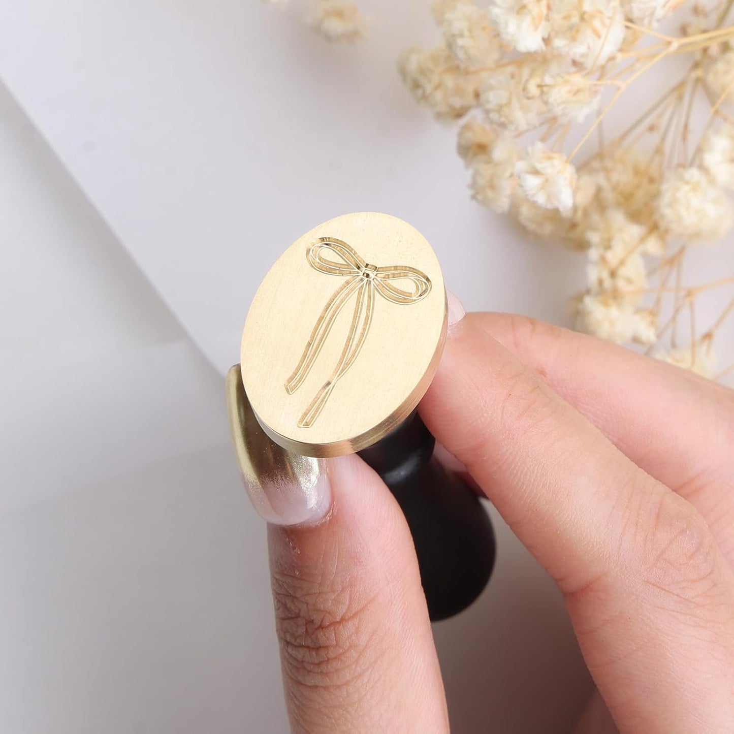 UNIQOOO Vintage Bow Wax Seal Stamp - Flowing Ribbon Bow Design Brass with Wood Handle, Antique Wedding Seal Kit for Invitations, Gift Wrapping, Envelopes, Christmas Cards & Romantic Decor