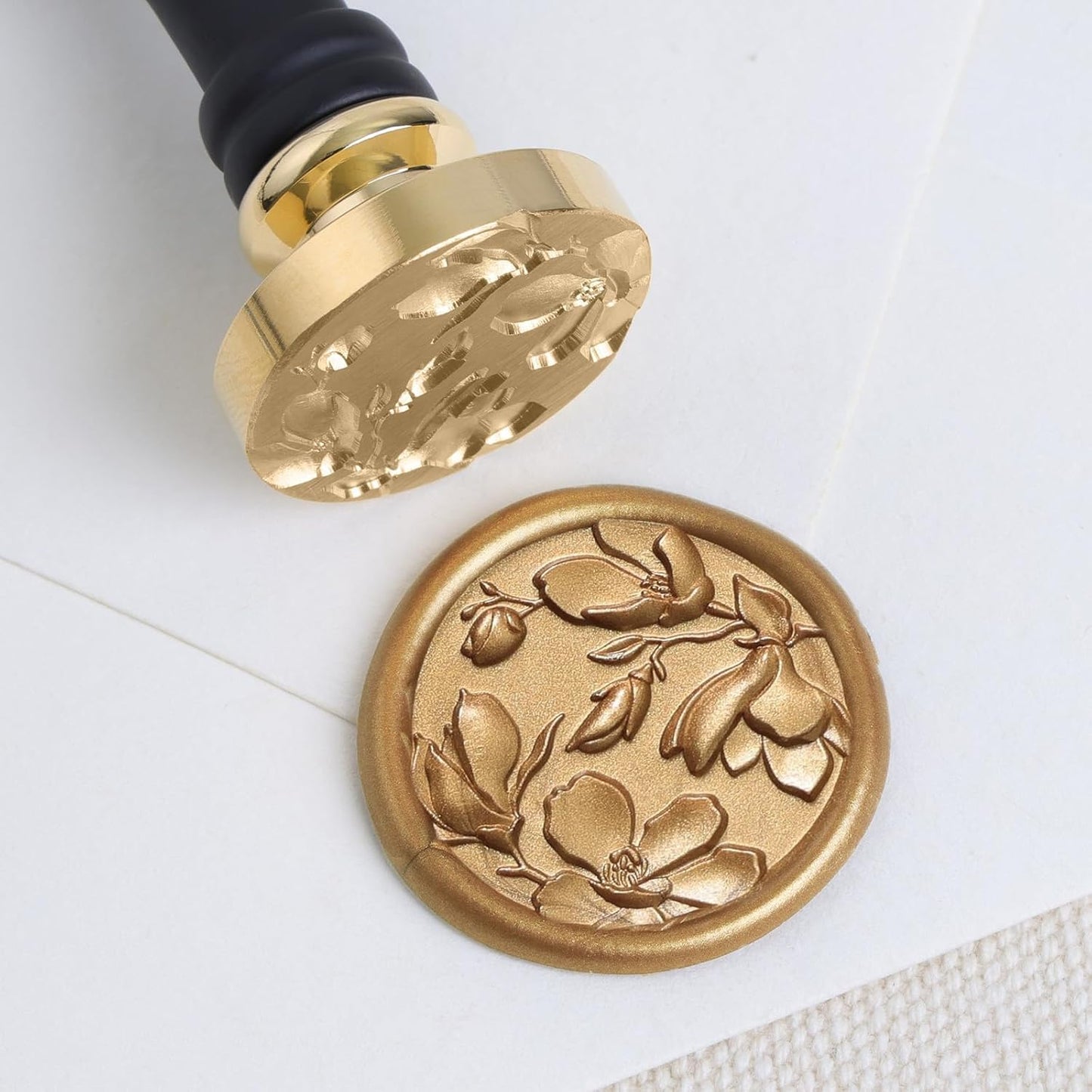 UNIQOOO Magnolia Flowers Wax Seal Stamp - Floral Sealing Wax Stamp Botanical Theme Vintage Brass Stamp Head with Wood Handle for Wedding Invitation Gift Wrap Envelopes Christmas Card