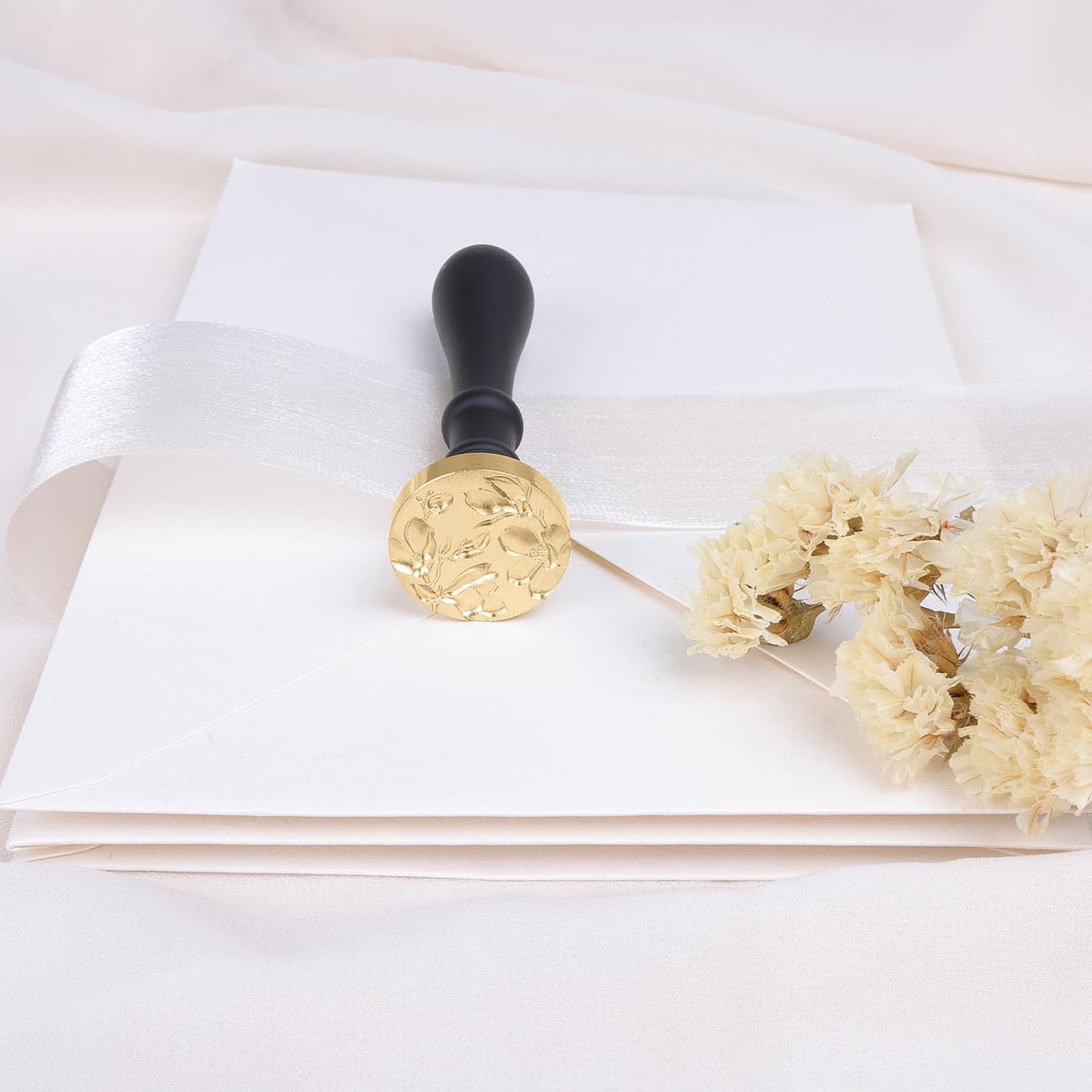 UNIQOOO Magnolia Flowers Wax Seal Stamp - Floral Sealing Wax Stamp Botanical Theme Vintage Brass Stamp Head with Wood Handle for Wedding Invitation Gift Wrap Envelopes Christmas Card