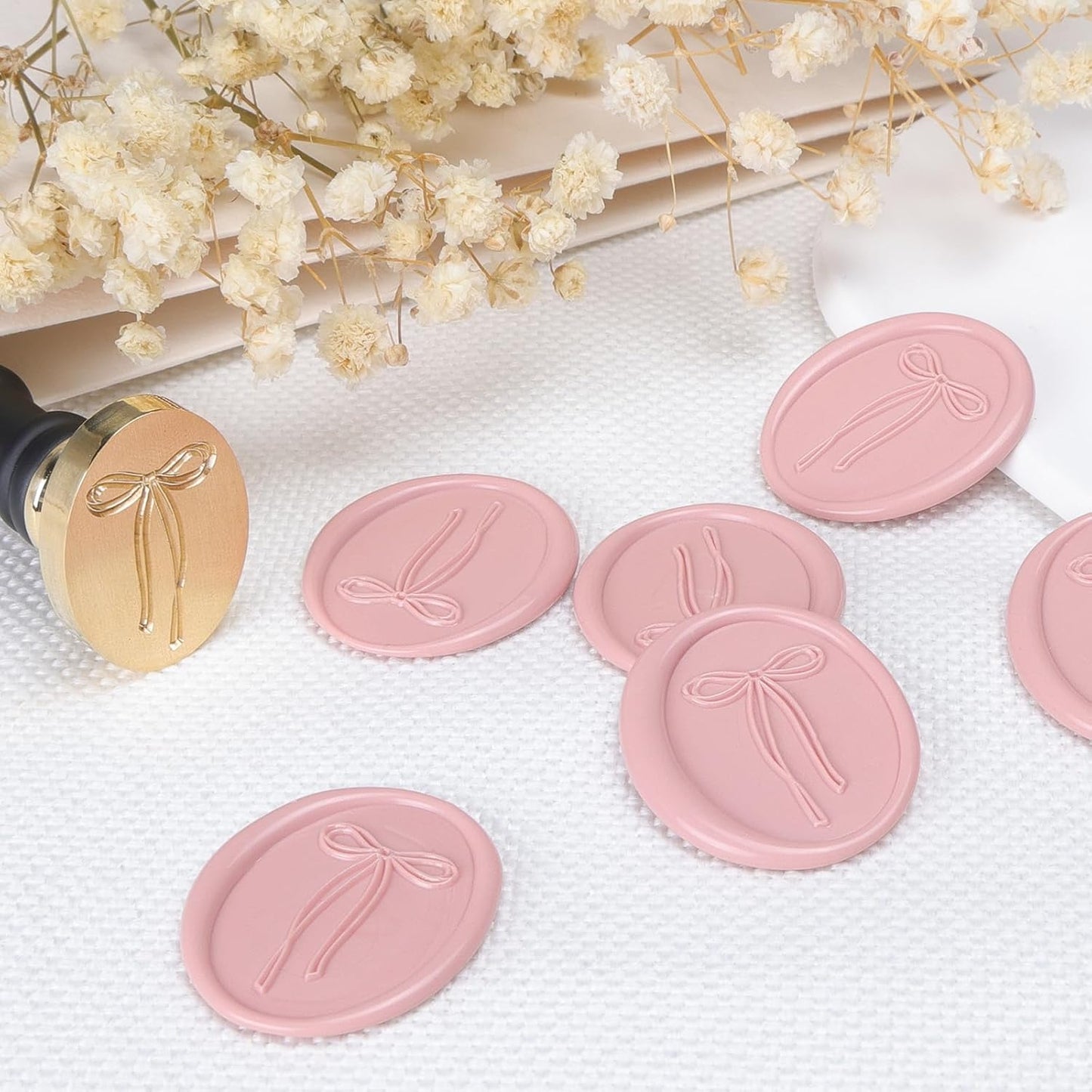 UNIQOOO Vintage Bow Wax Seal Stamp - Flowing Ribbon Bow Design Brass with Wood Handle, Antique Wedding Seal Kit for Invitations, Gift Wrapping, Envelopes, Christmas Cards & Romantic Decor